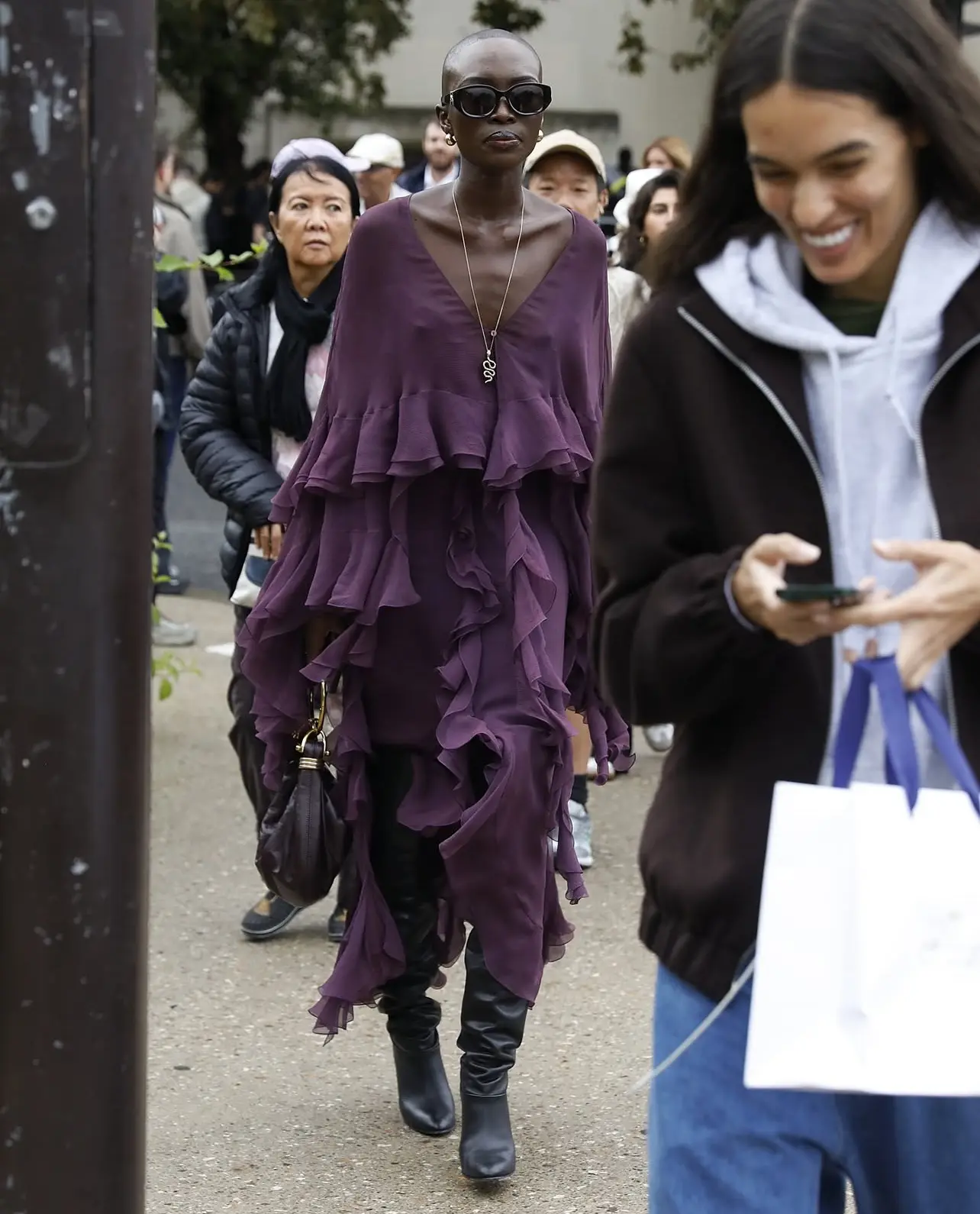MODEL OFF-DUTY...PARIS