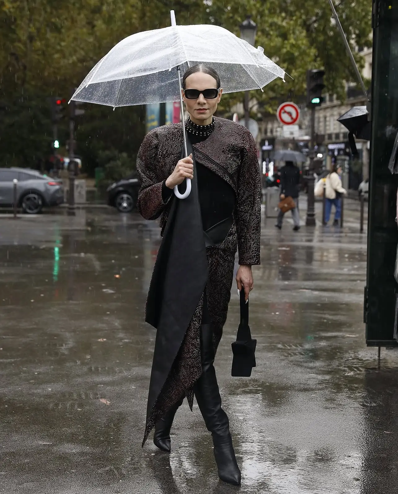 MODEL OFF-DUTY...PARIS
