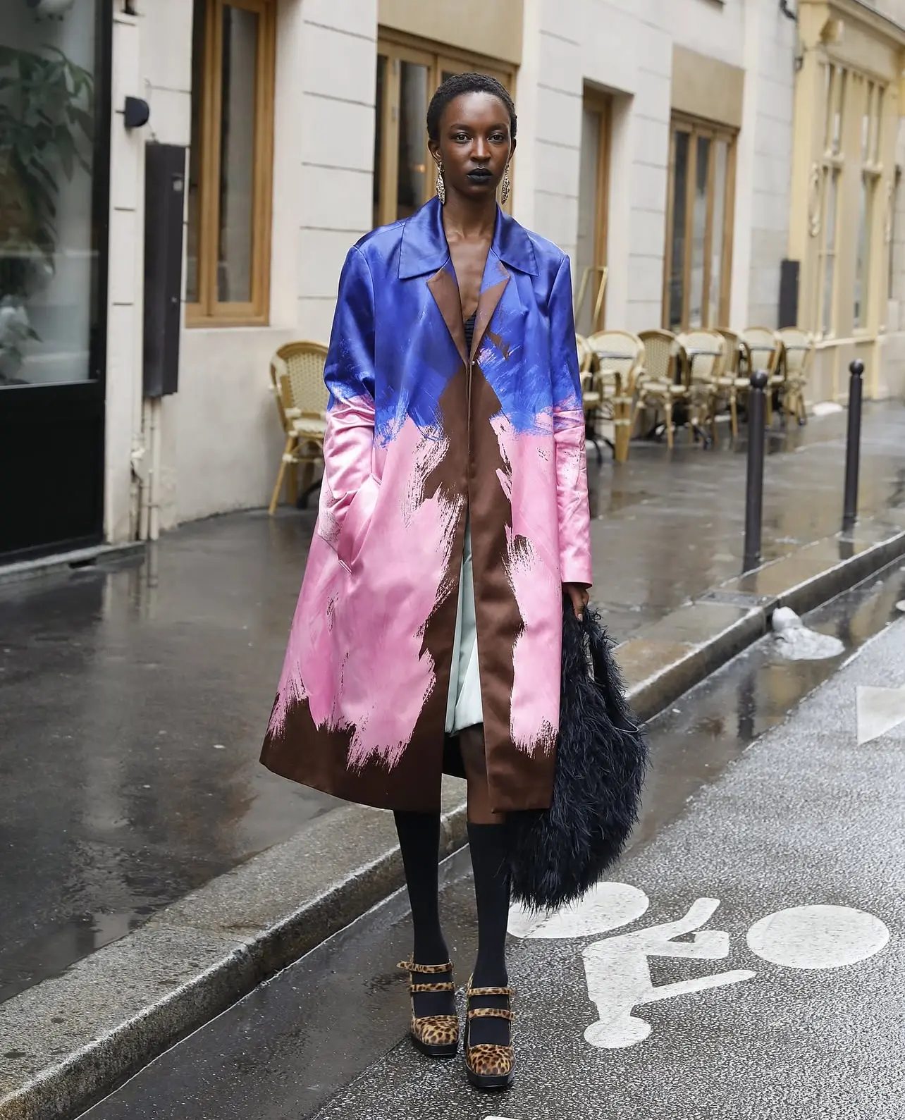 MODEL OFF-DUTY...PARIS