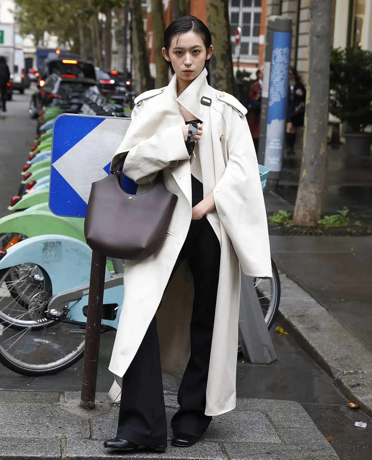 MODEL OFF-DUTY...PARIS